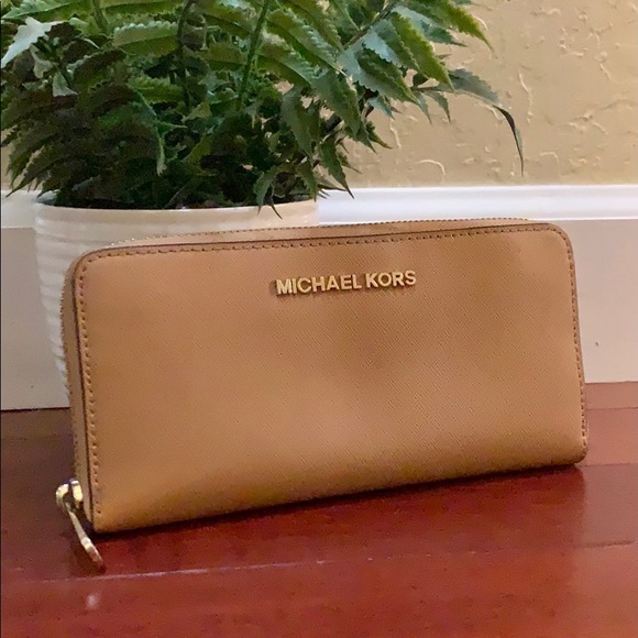 Michael Kors Handbags - Michael Kors Tan Wallet
